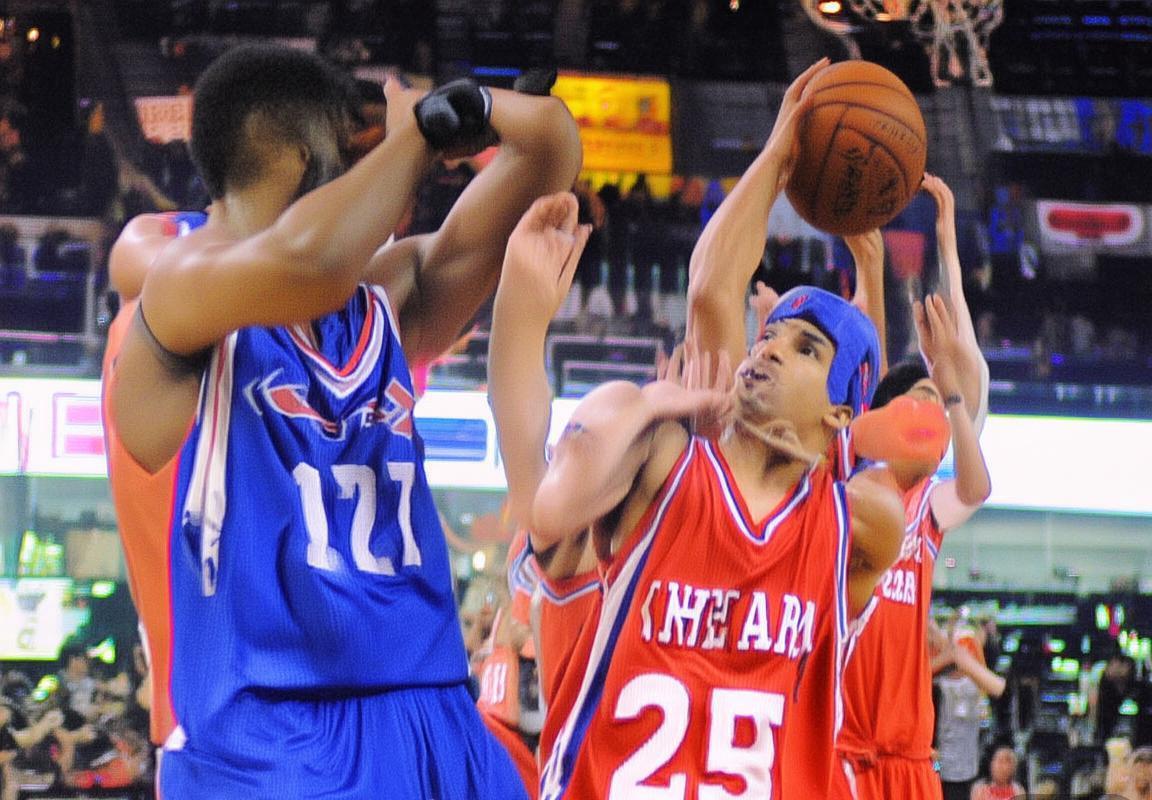 雷霆76人巅峰对决：威少乔治关键球逆转制胜